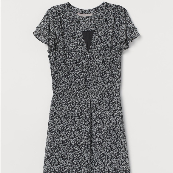 NWOT H&M V-neck dress size Small - Picture 1 of 10